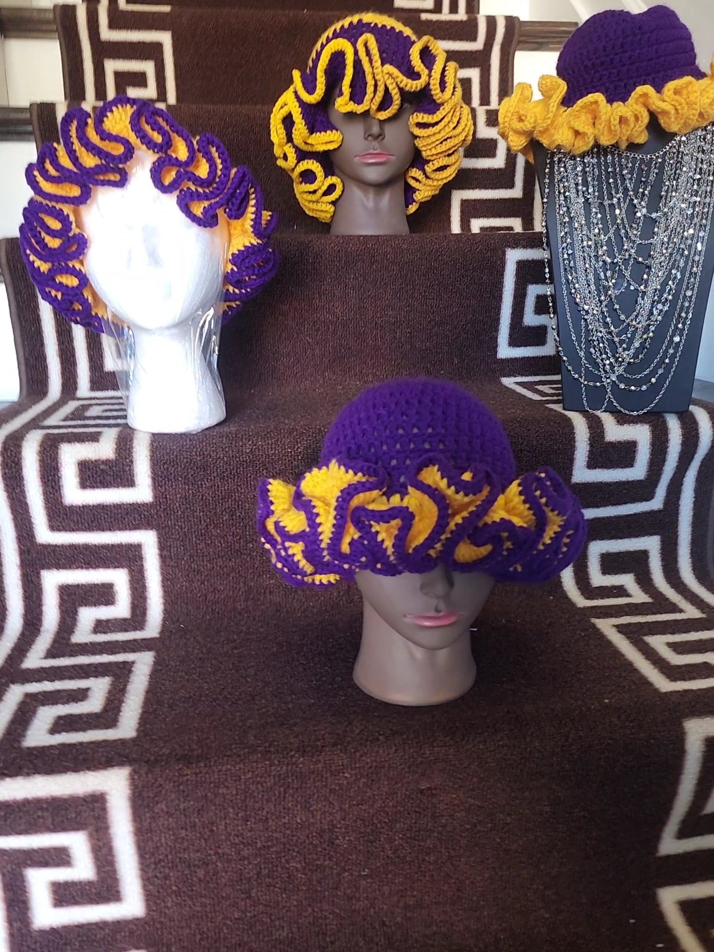 Purple trim bucket hat