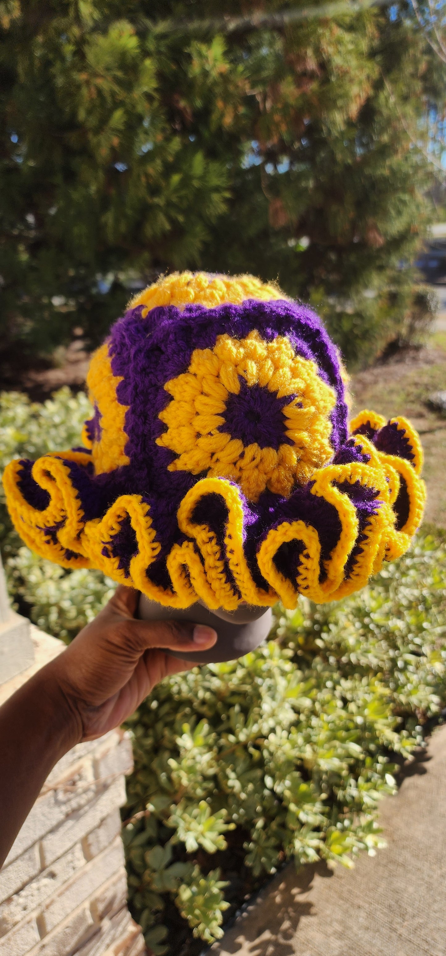 Royal Bucket ruffle crochet hat