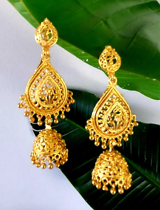 Golden glam earrings